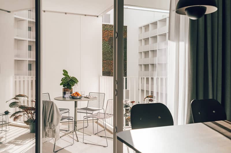 Ansicht eines Balkons im REVO Hotel München