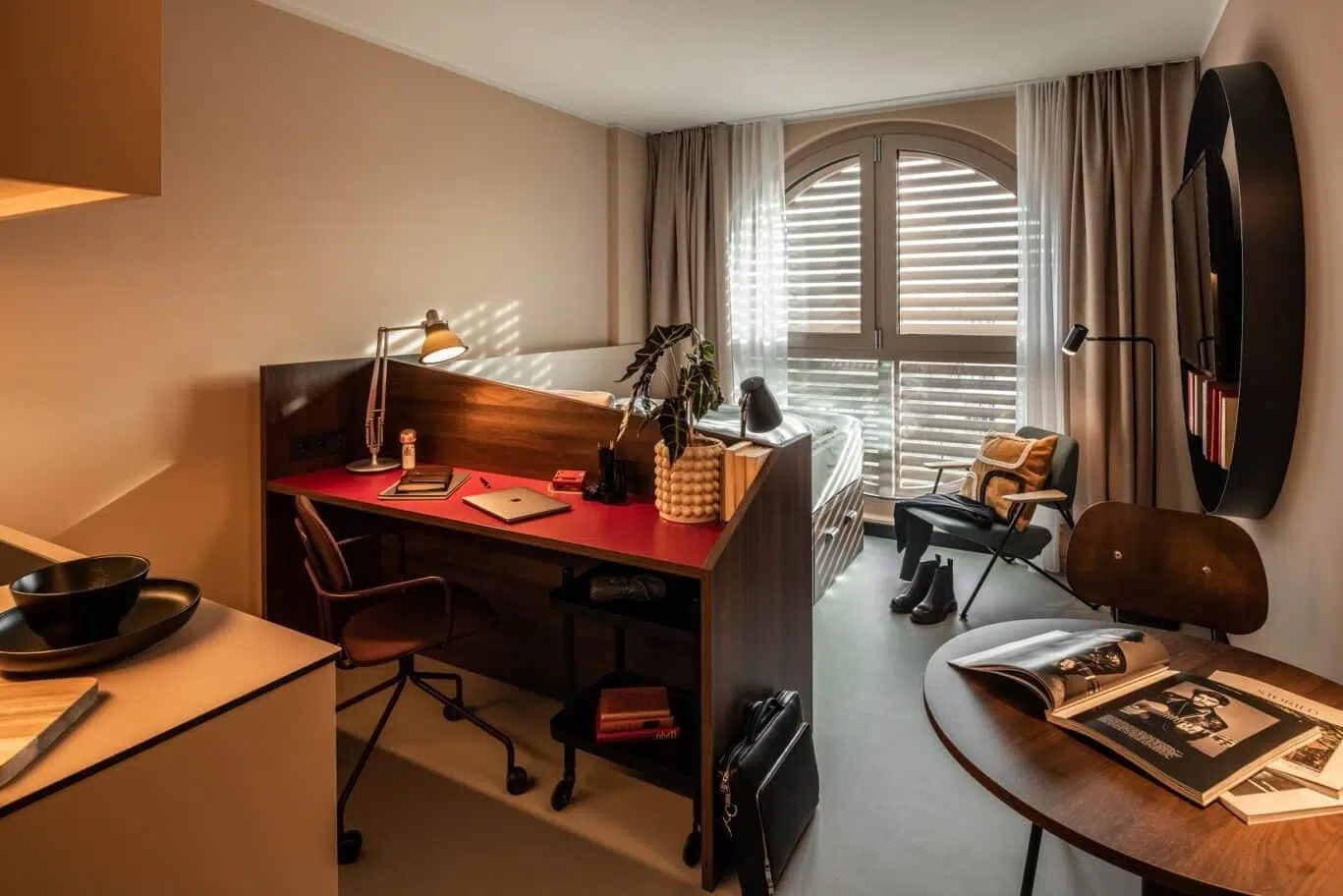 Room With Desk Area And Double Bed