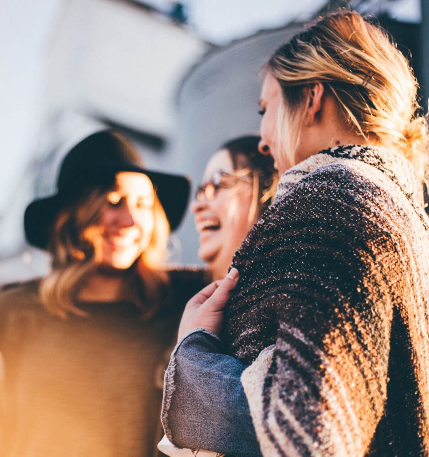 Drei lachende Frauen